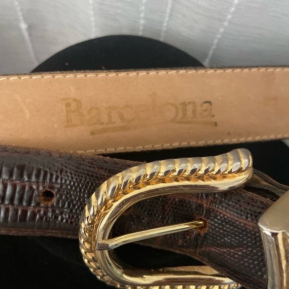Barcelona leather belt with brass scroll buckle Excellent condition brown bronze - Picture 3 of 6